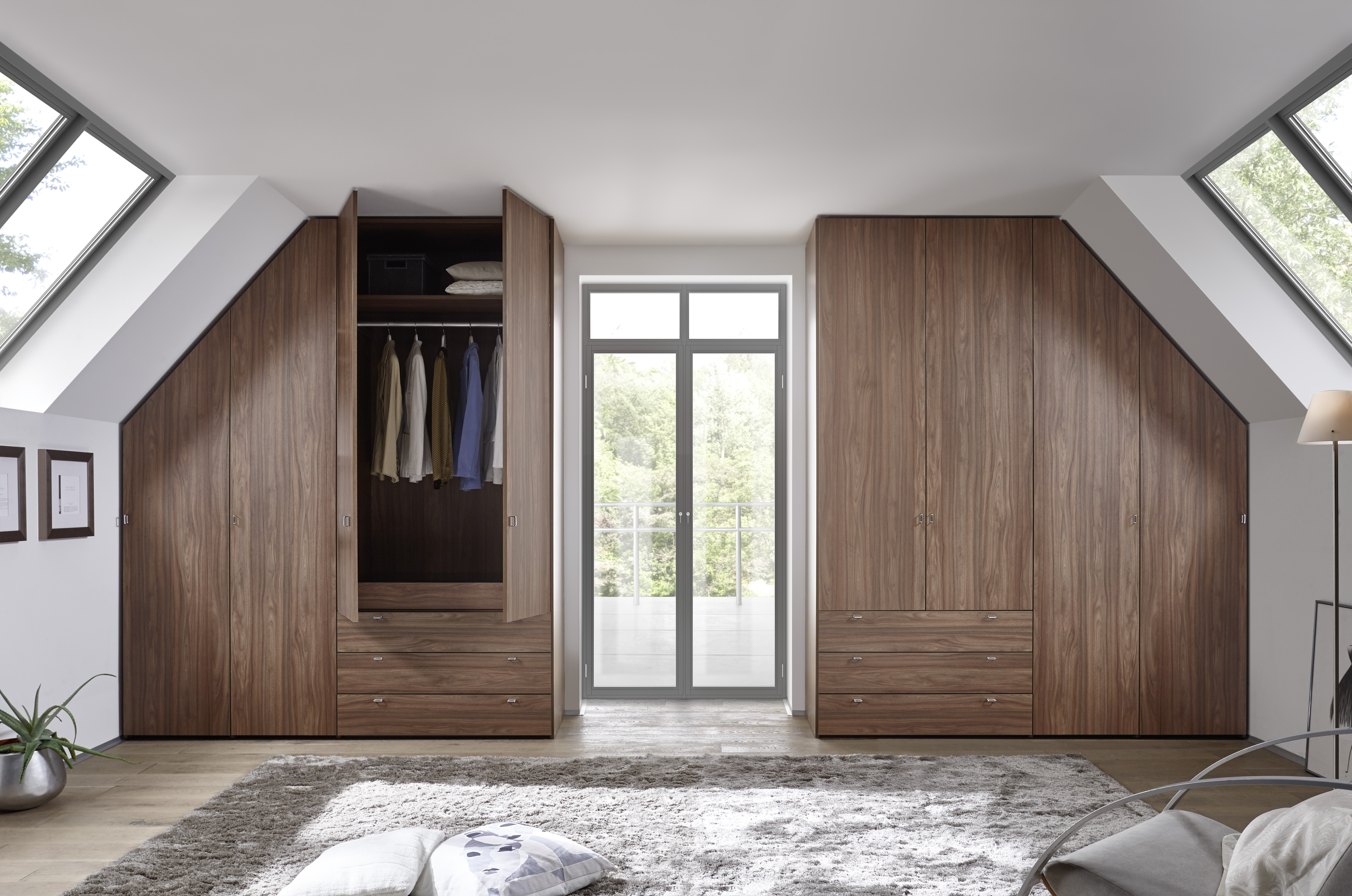 Maßanfertigung_Schrank_in_Dachschraege_1 Dachschrägenschrank offen